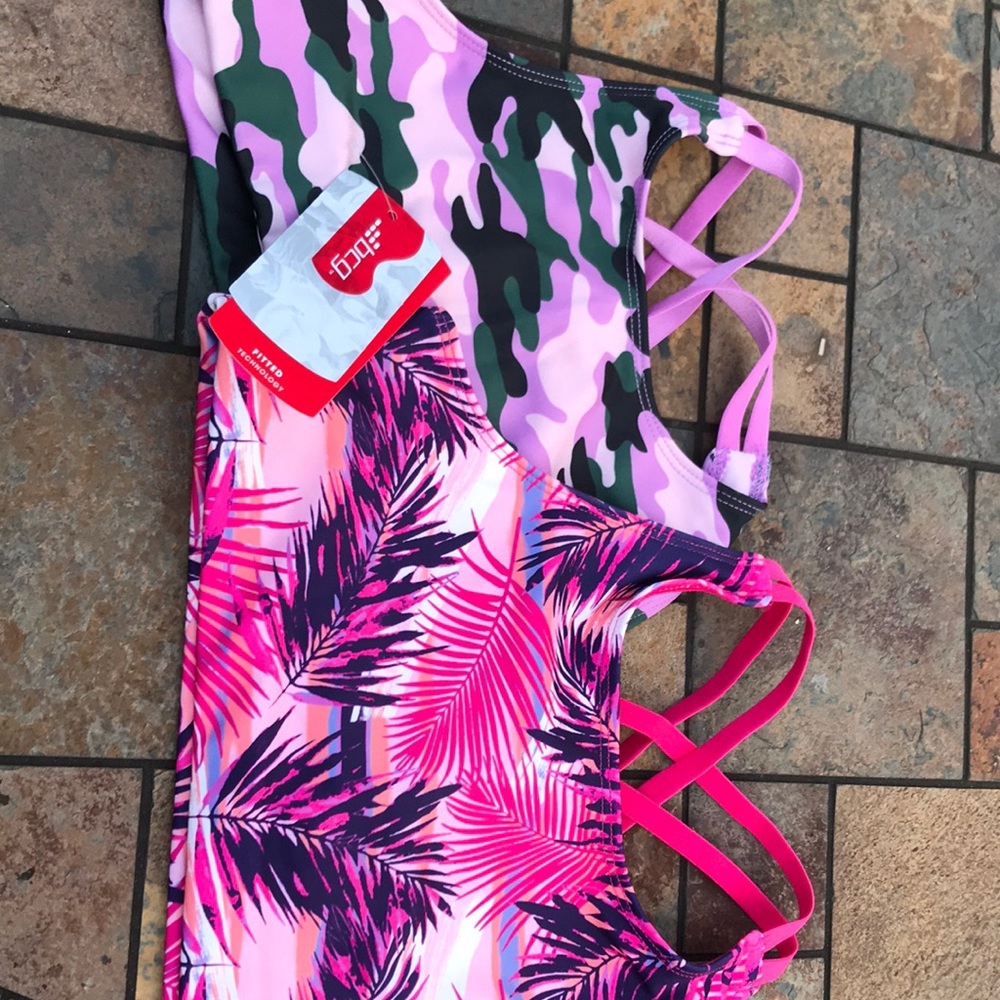 2 sports bras